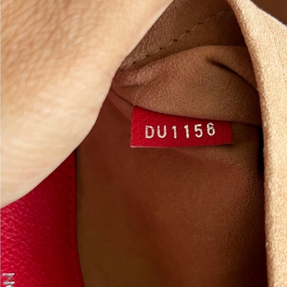 ‼️SOLD on instagram‼️Louis Vuitton Lock me backpack - Picture 3 of 16